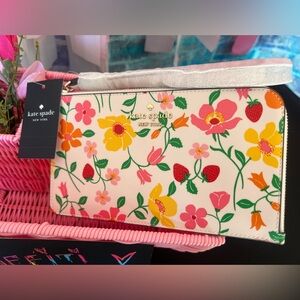 Kate Spade Strawberry Garden L-Zip Lucy Wristlet!